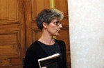 24_gouttebaron_avec_livre